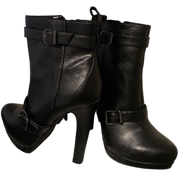 Simply Vera Vera Wang Shoes - NWOT Simply Vera Vera Wang Black Buckle Ankle High Heel Boots Zip Ankle Size 7